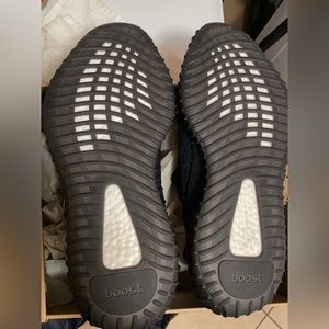 New size 8womens yeezy for $280